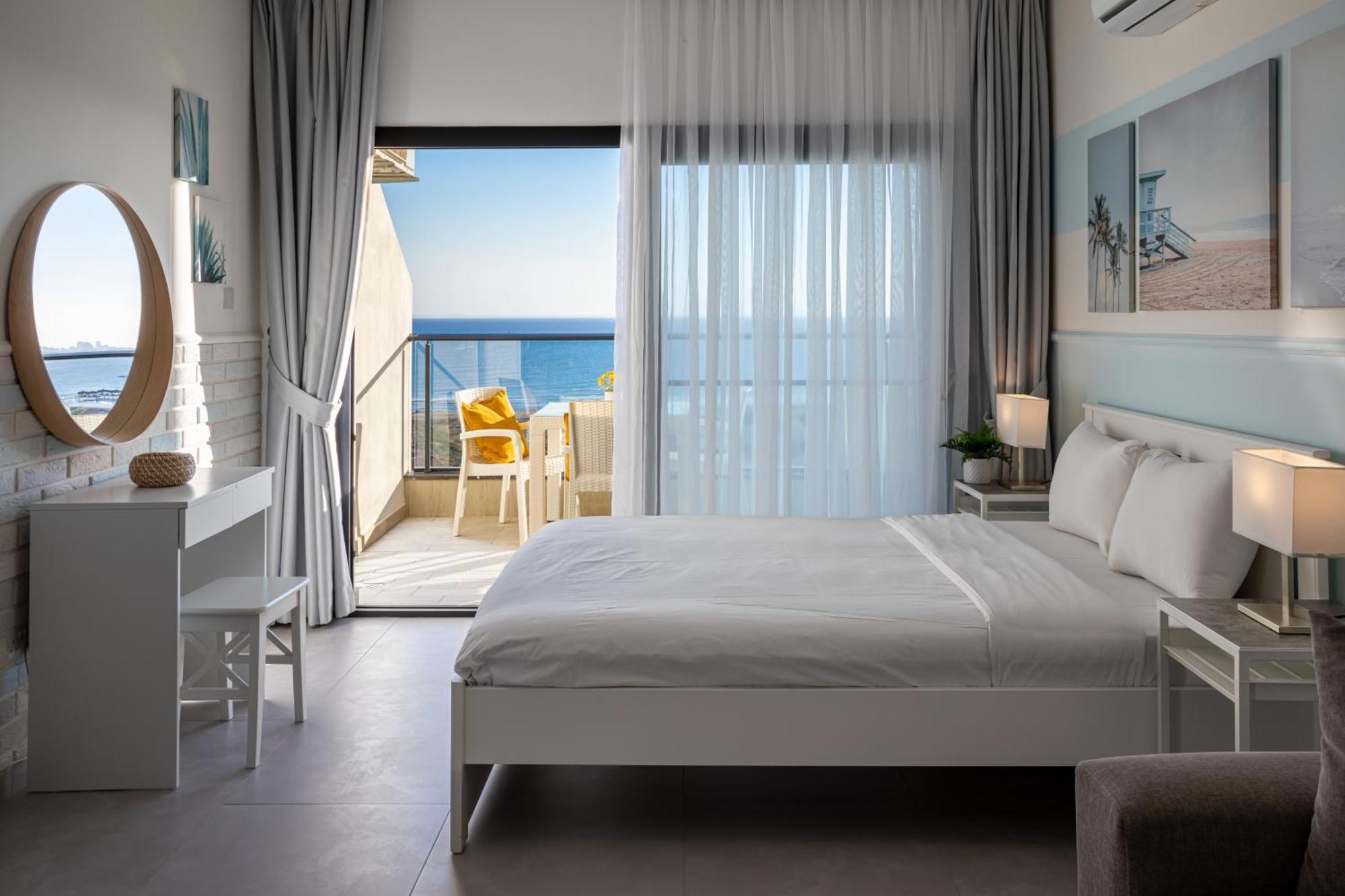 Caesar Blue Seaside Luxury Apartments Gastria Екстериор снимка