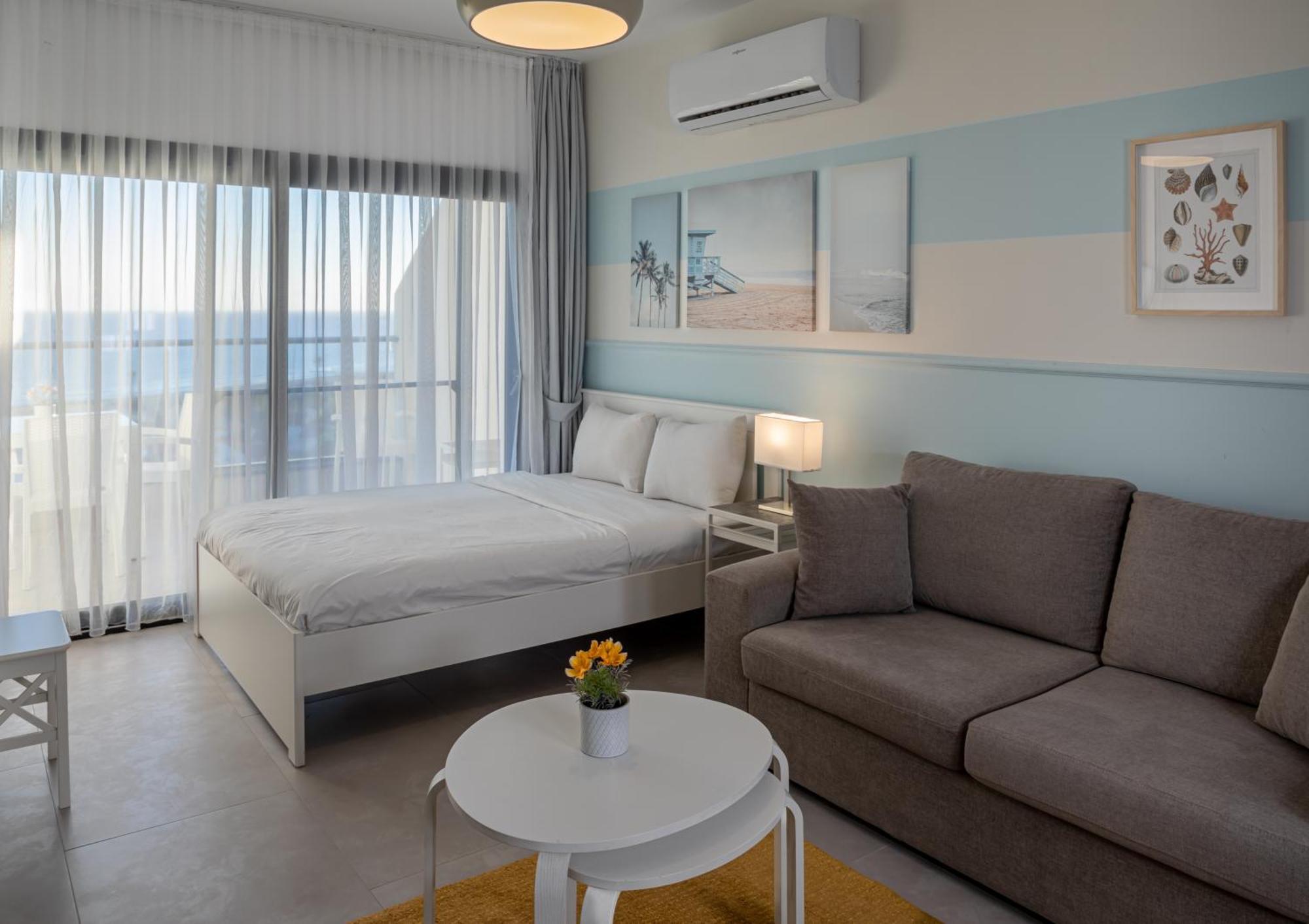 Caesar Blue Seaside Luxury Apartments Gastria Екстериор снимка