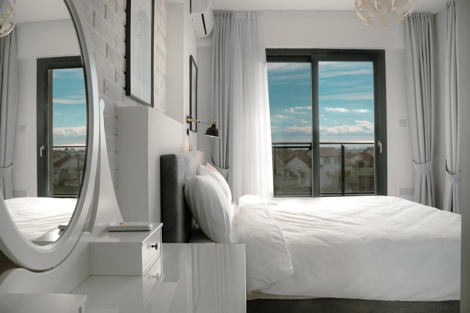 Caesar Blue Seaside Luxury Apartments Gastria Екстериор снимка