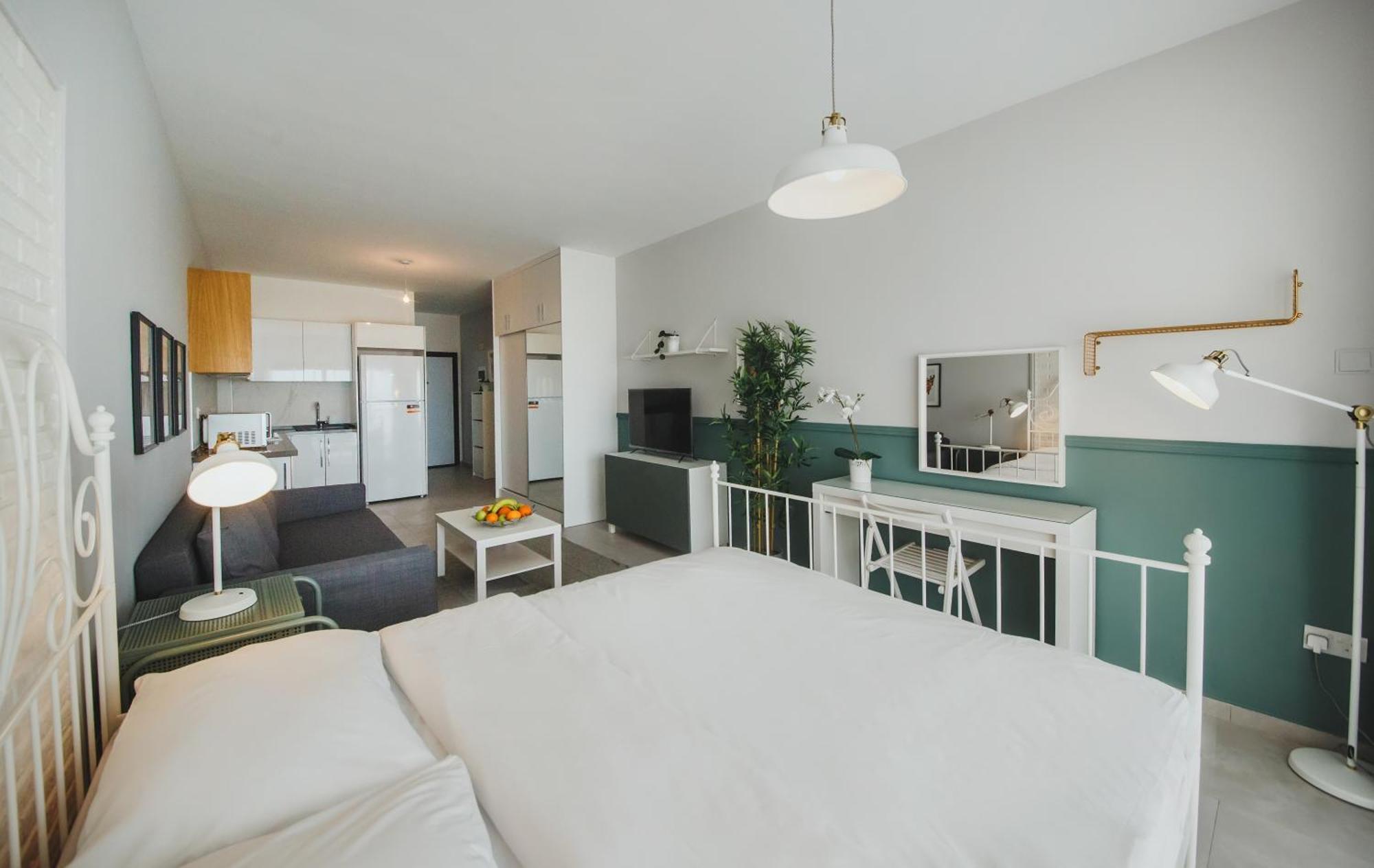 Caesar Blue Seaside Luxury Apartments Gastria Екстериор снимка